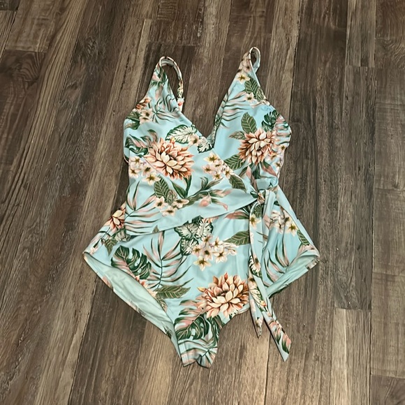 Kona Sol Other - NWOT Kona Sol Swimsuit